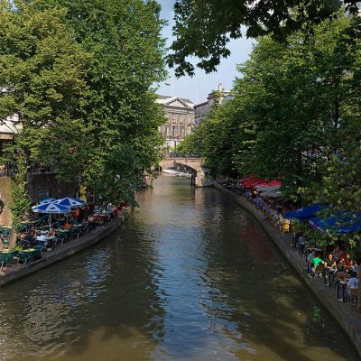 1280px-Utrecht_Canals_-_July_2006