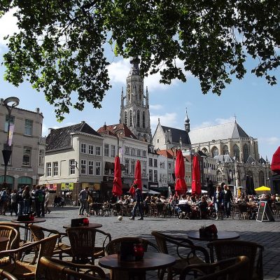 Dakgoot schoonmaken Breda, Grote Markt Breda