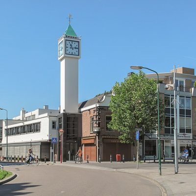 960px-Veenendaal,_straatzicht_met_toren_foto3_2012-05-27_11.11